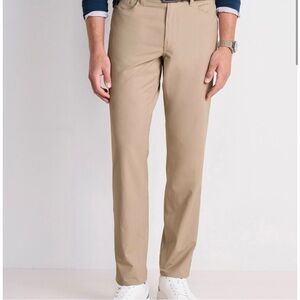 Vineyard Vines • Men's Performance Straight Fit On-The-Go 5-Khaki Pocket Pants